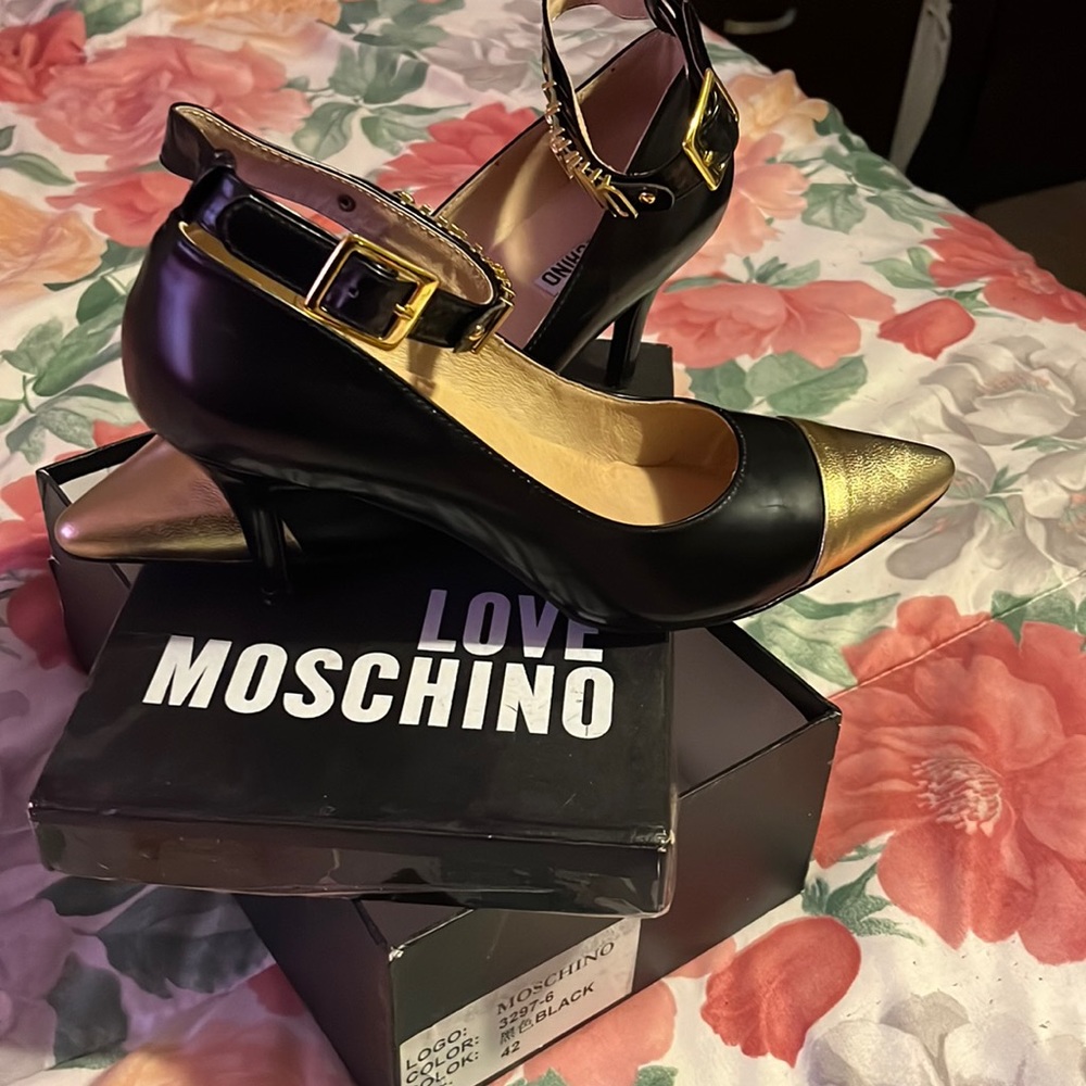 Moschino gold and black heels size 10